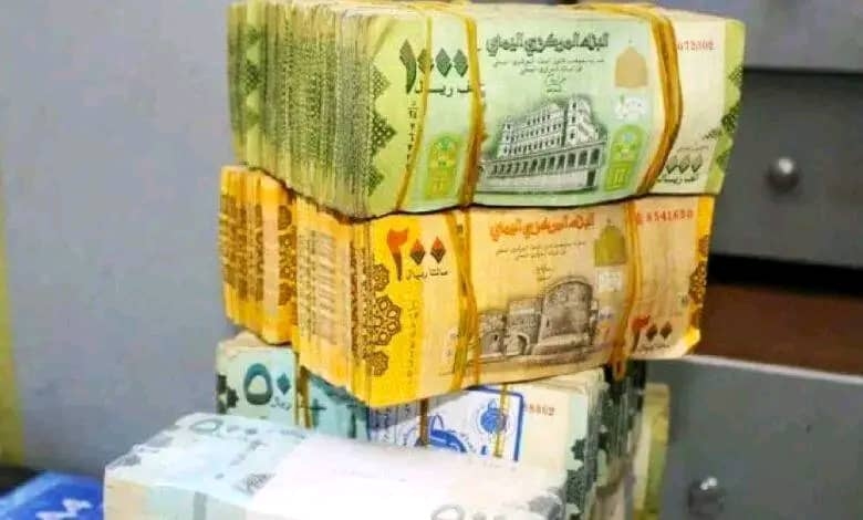 في محاولة لإنقاذ الريال اليمني.. جمعية صرافي عدن تفرض ضوابط صارمة على سوق الصرف