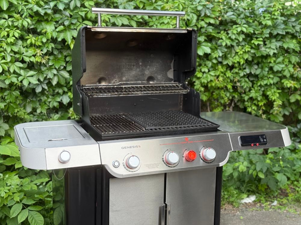 How to properly clean a grill