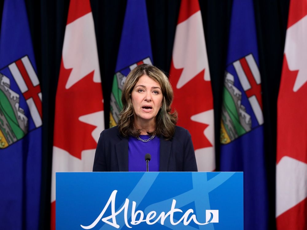 Alberta Premier Smith demands apology from fire-stricken Jasper for critical report