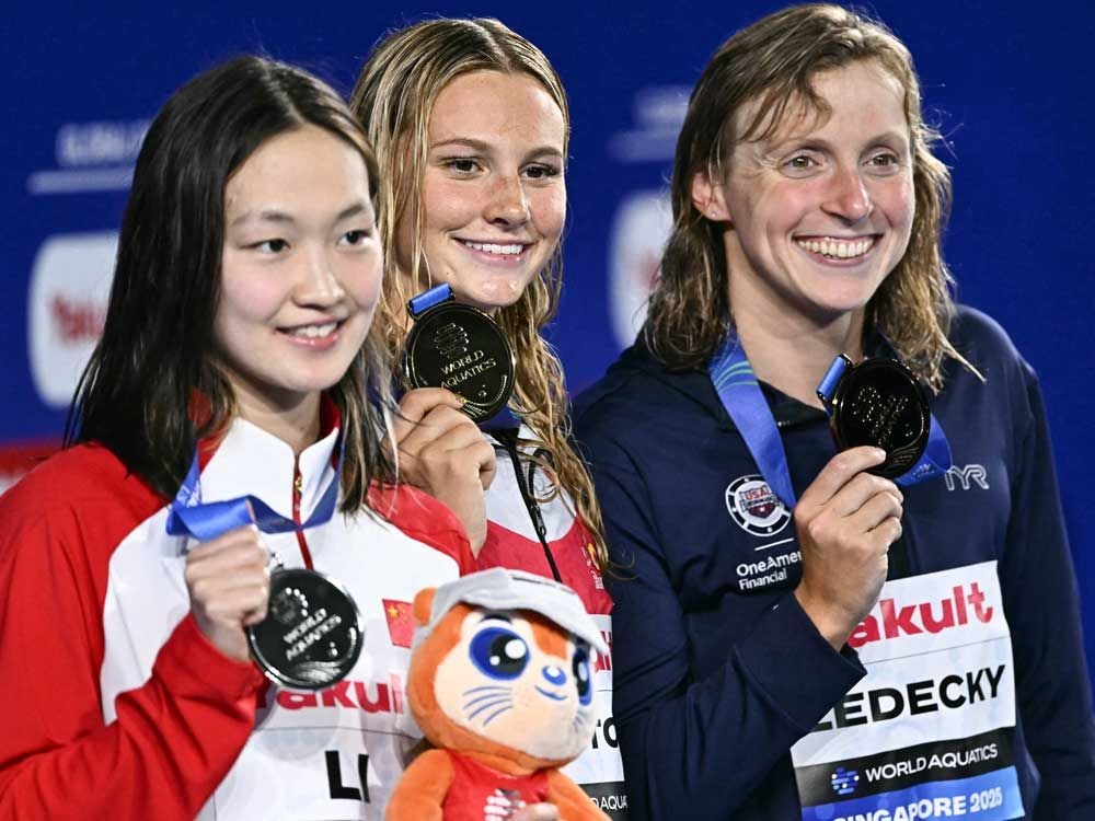Summer McIntosh wins first gold medal at worlds in her quest for five