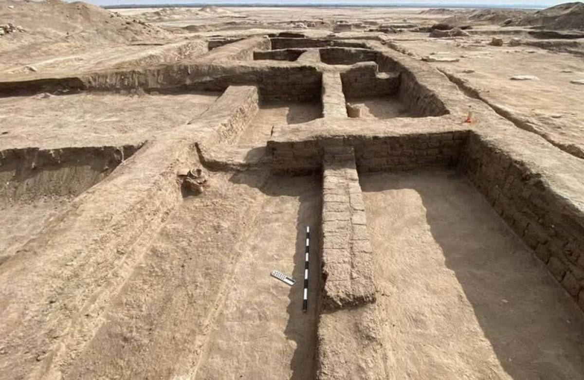 اكتشاف 3 مقابر من عصر الدولة القديمة بمصر