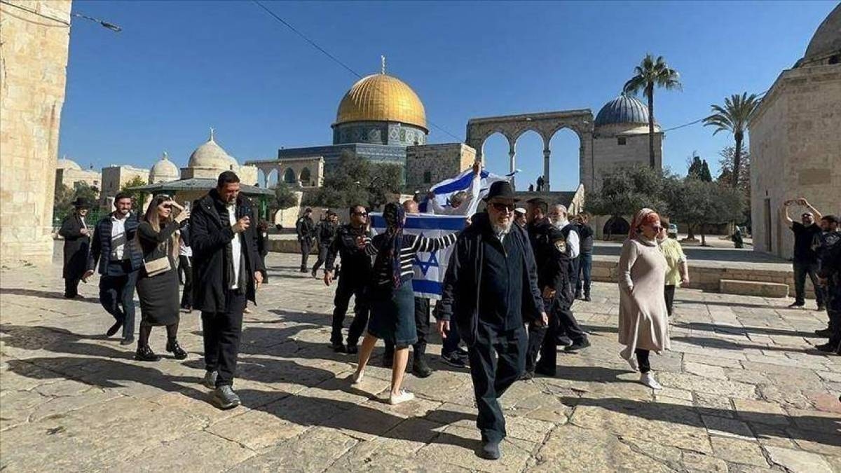اقتحام الأقصى وعمليات دهم واعتقال في الضفة