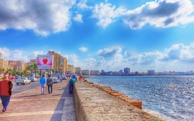 محافظ الإسكندرية: إعادة ترميم 54 عمارة سكنية مطلة على الكورنيش نتيجة الأحوال الجوية السيئة