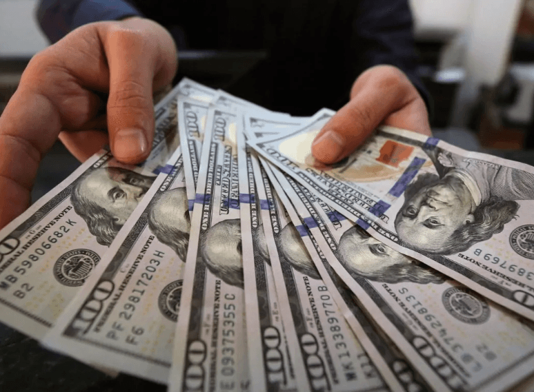 سعر الدولار  اليوم الإثنين 14 -7-2025 أمام الجنيه في بعض البنوك