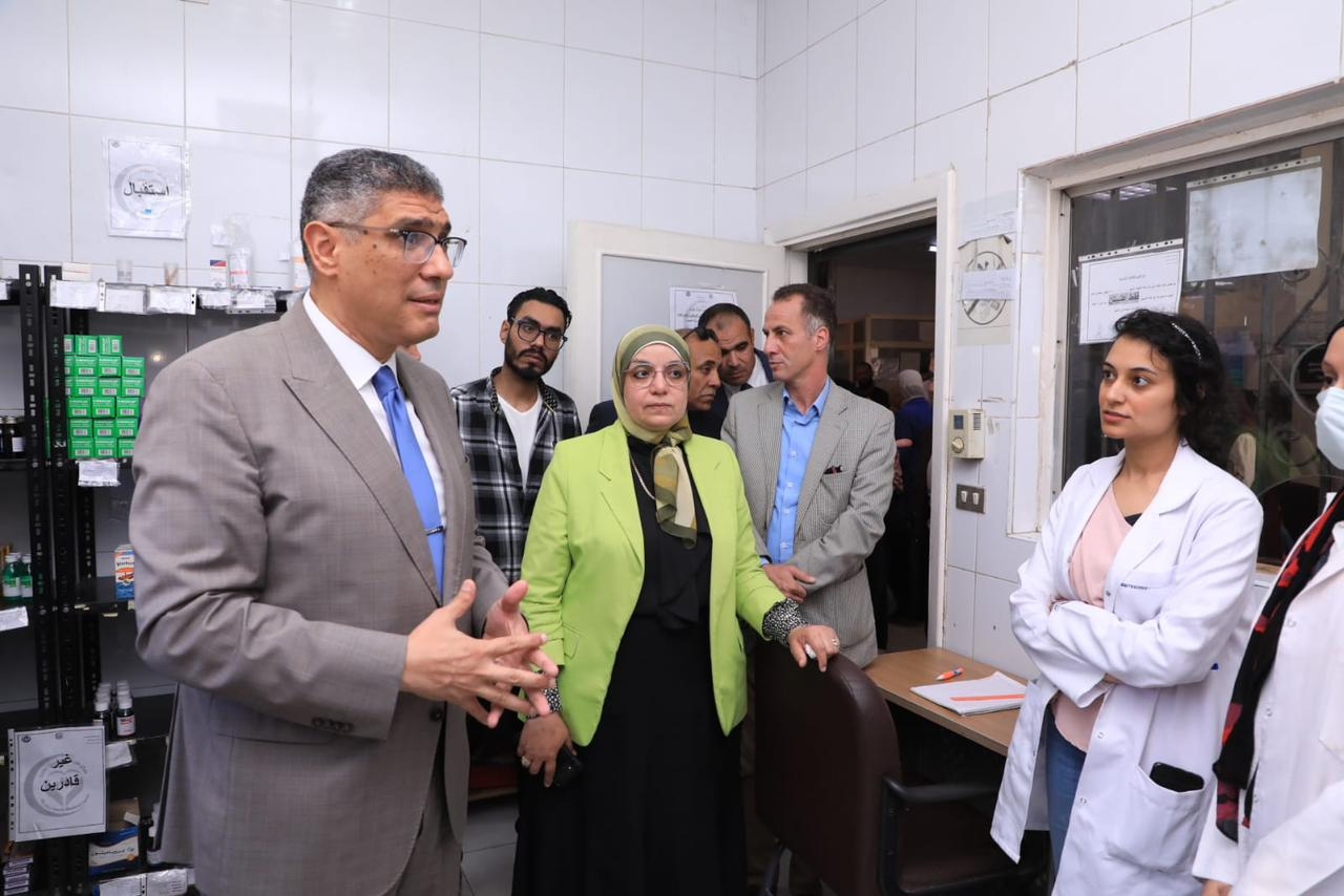 محافظ الجيزة يُدشن حملة "100 يوم صحة" من مركز ميت عقبة بالعجوزة