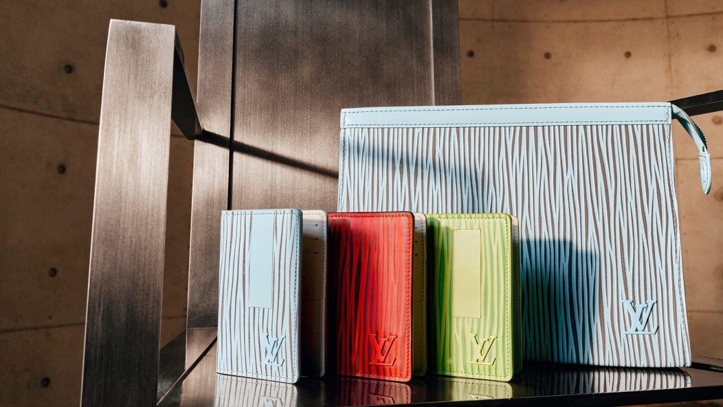 حقائب Clutch Pouch: رفاهية الرجل العملي في قطعة واحدة أنيقة