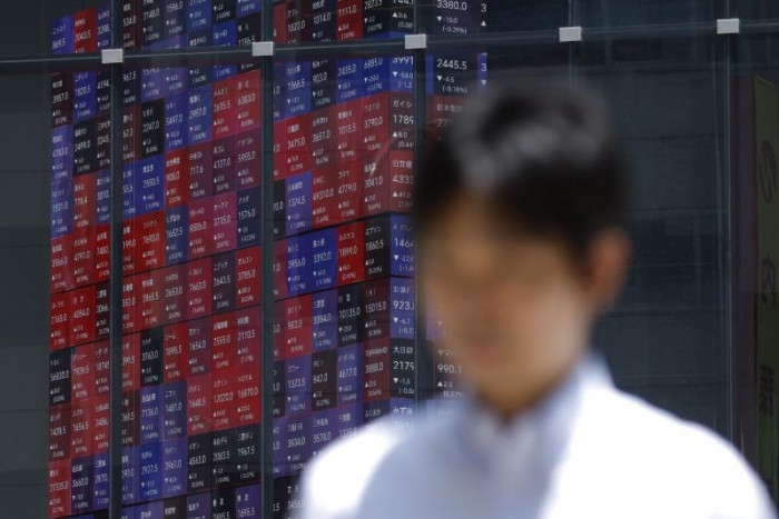 Asian stocks edge higher as Trump open to tariff talks