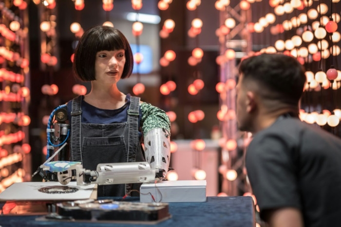 Humanoid robot says not aiming to 'replace human artists'