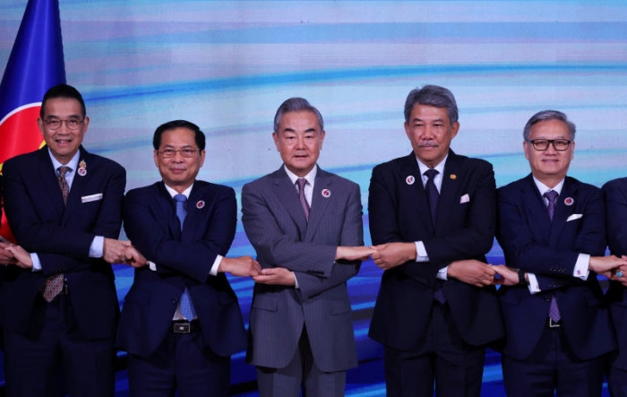 China offers to help resolve Thailand, Cambodia border dispute