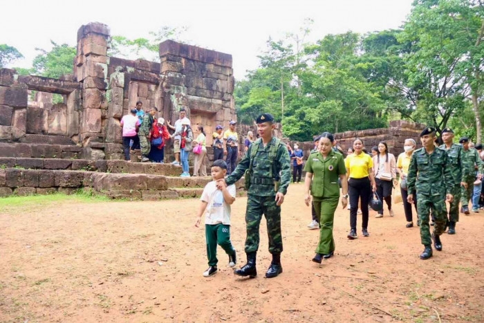 Govt urges 'maximum restraint'