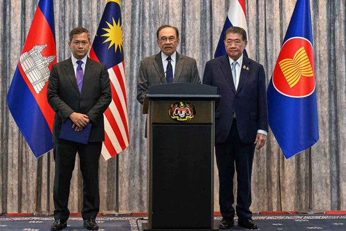 Analysts advise not to stoke proxy war