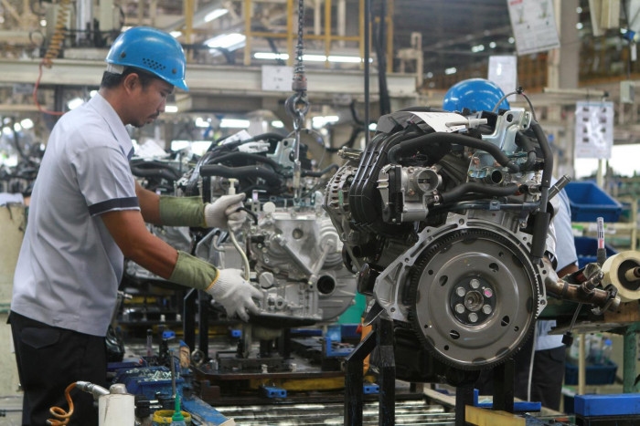 Auto parts makers brace for the worst