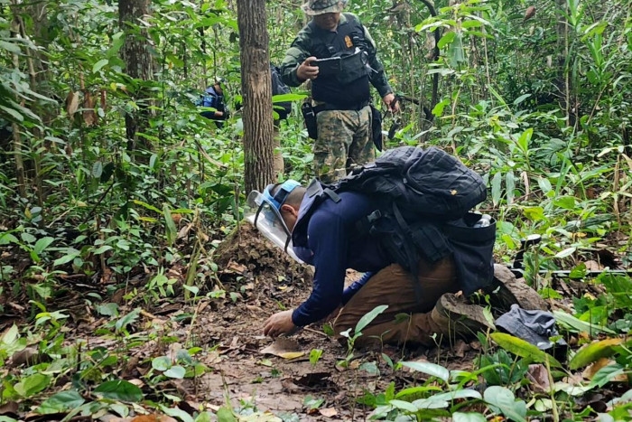 Cambodia 'laying mines'