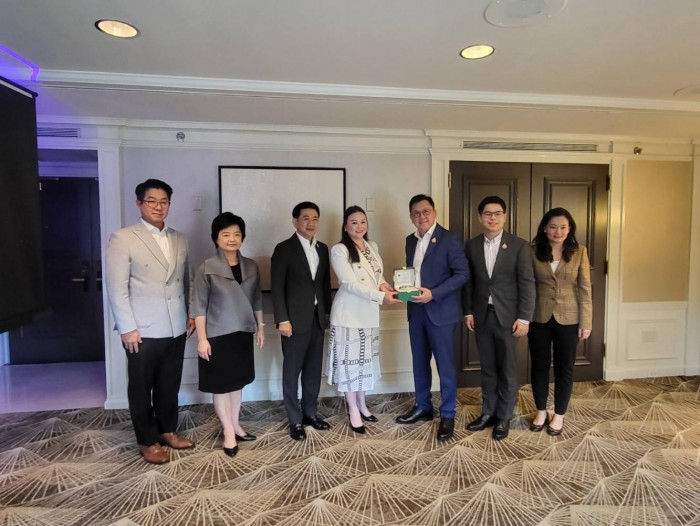 Talks held with food service provider