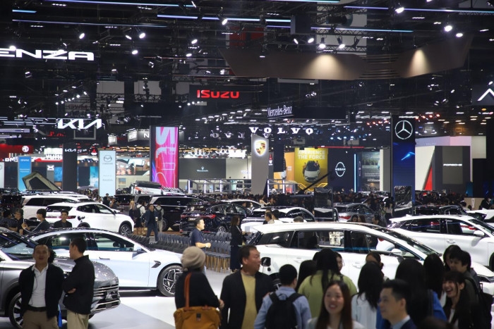 Output ticks up for automobiles