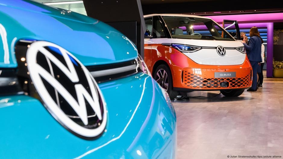 Germany updates: VW stops delivery of model to US — media – DW – 07/10/2025