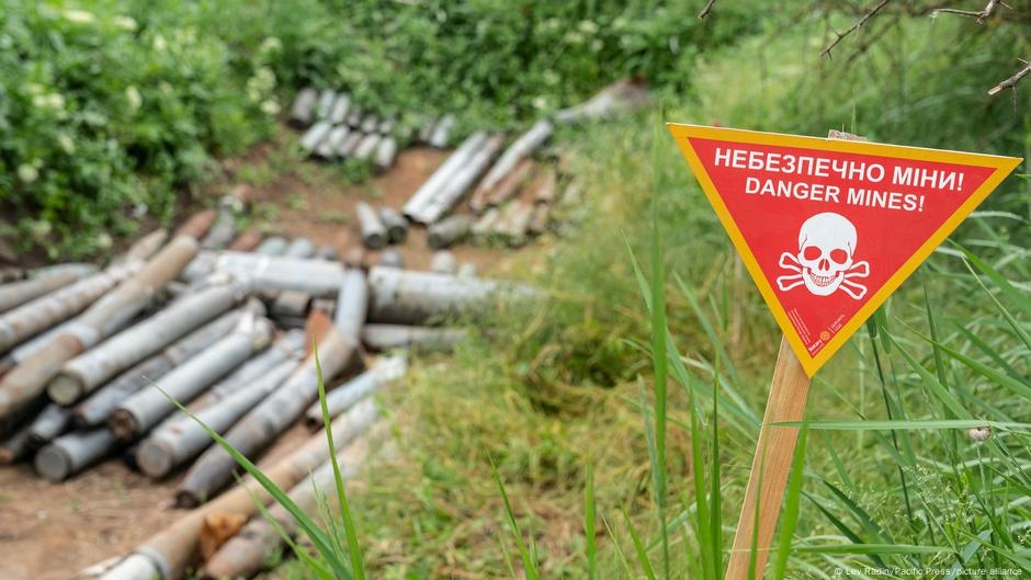 Russian threat sees Eastern Europe bring back land mines – DW – 06/29/2025