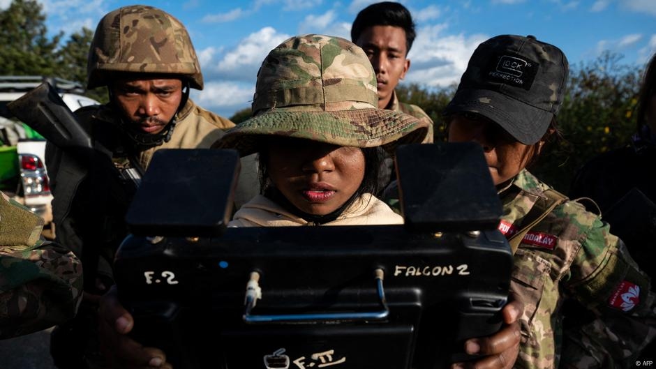 Myanmar's armed rebel groups lose edge in drone warfare – DW – 07/11/2025