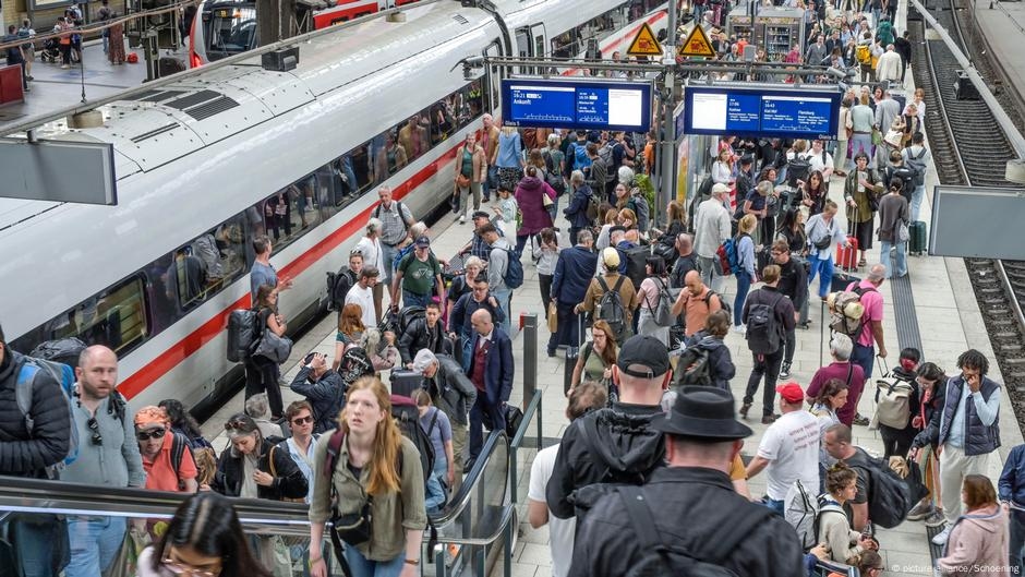 Deutsche Bahn is on track for more delays and cancellations – DW – 07/17/2025