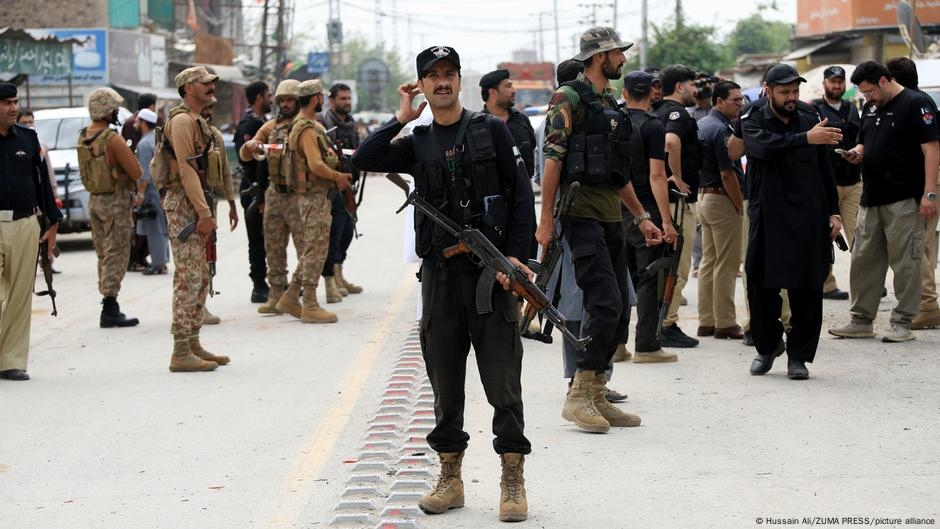 Pakistan: At least 13 soldiers killed in a suicide attack – DW – 06/28/2025