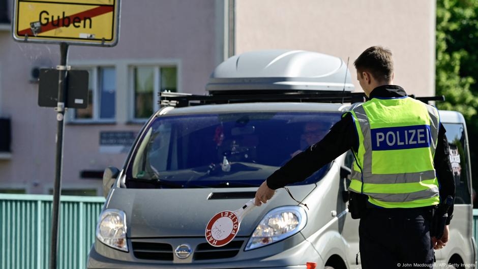 Germany updates: Police say extra border checks unustainable – DW – 05/19/2025