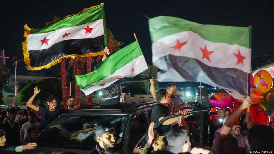 Trump ends Syria sanctions, orders terror designation review – DW – 07/01/2025