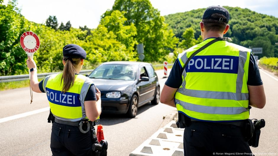 Germany updates: Merz defiant after court blow – DW – 06/03/2025