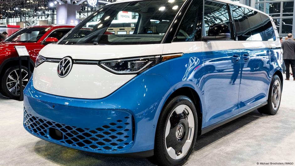 Volkswagen reports electric vehicles sales surge in 2025  – DW – 07/09/2025