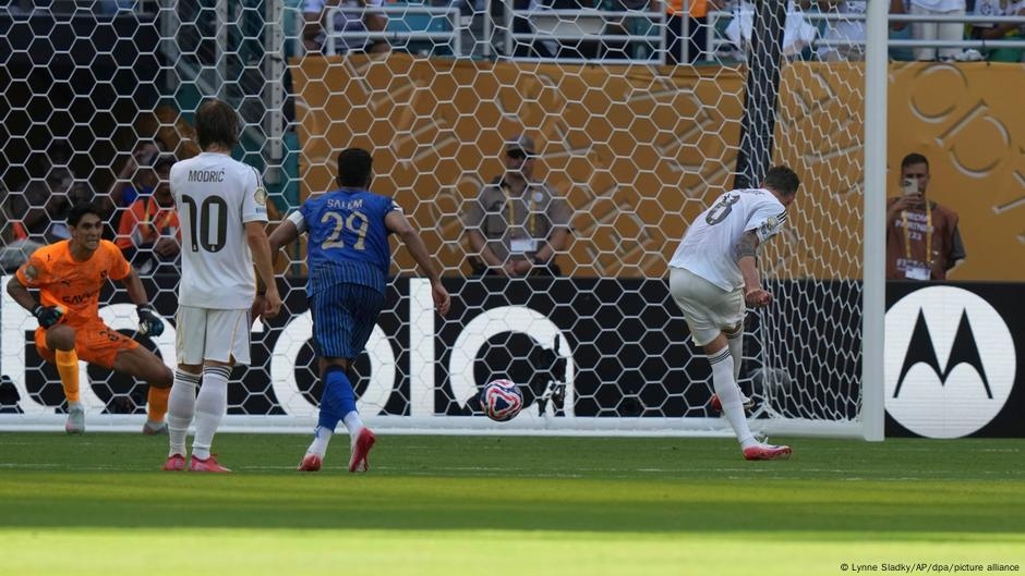 ياسين بونو.. أسطورة مغربية تتألق في أكبر البطولات العالمية – DW – 2025/6/19