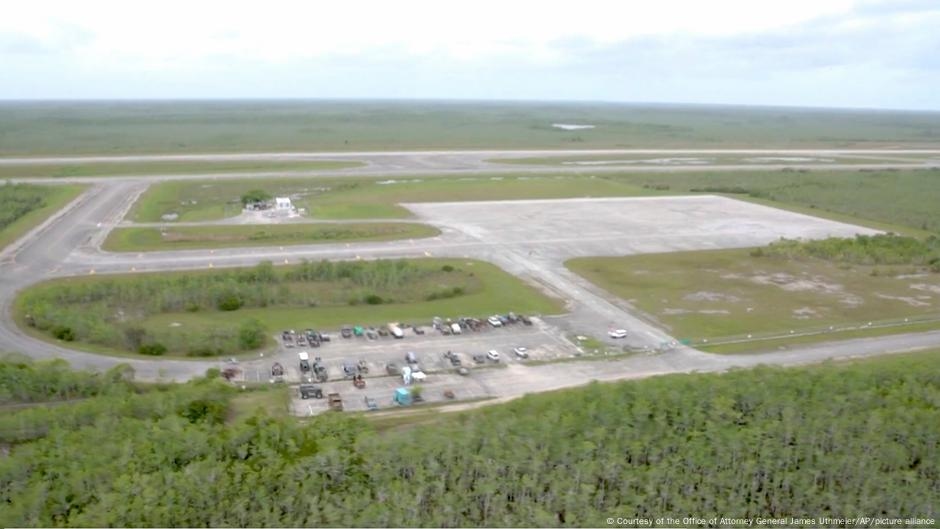 Florida builds 'Alligator Alcatraz' despite protest – DW – 06/27/2025