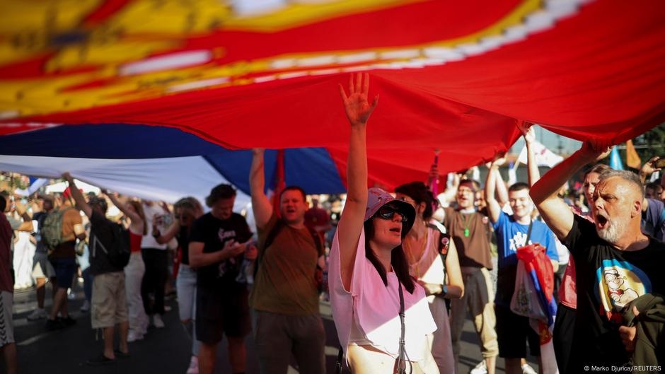 Serbia: Protesters demand early vote with ultimatum to Vucic – DW – 06/28/2025