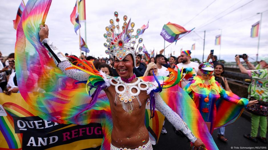 Germany updates: Thousands join Cologne's CSD parade – DW – 07/06/2025