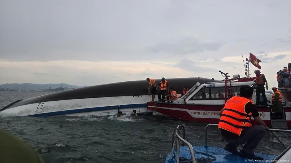Vietnam: Tourist boat capsizes, killing dozens – DW – 07/19/2025