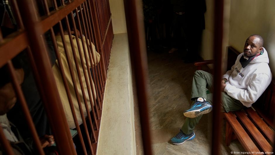 Kenya drops terror charges against activist Boniface Mwangi  – DW – 07/21/2025