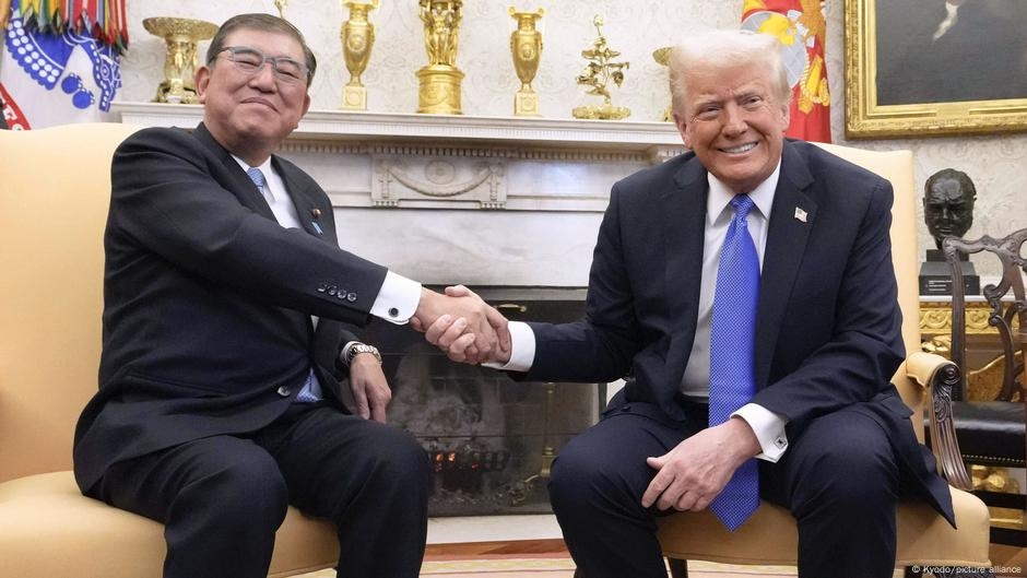 Trump announces Japan trade deal with 15% tariff on imports – DW – 07/23/2025