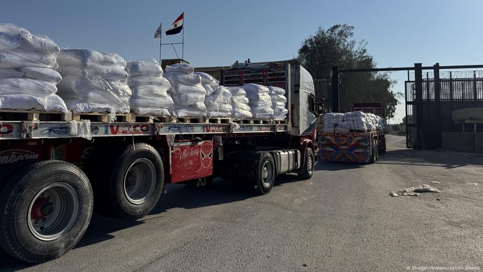 Middle East updates: Israel says 120 aid trucks enter Gaza – DW – 07/28/2025