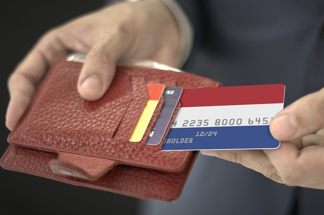 Dutch consumer confidence rises slightly in July, still below average