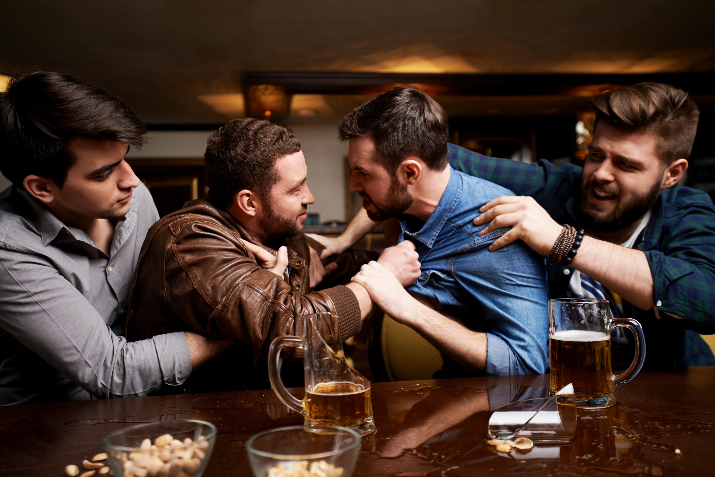 Bartenders' strong but silent message to drunk patrons sparks heated viral debate