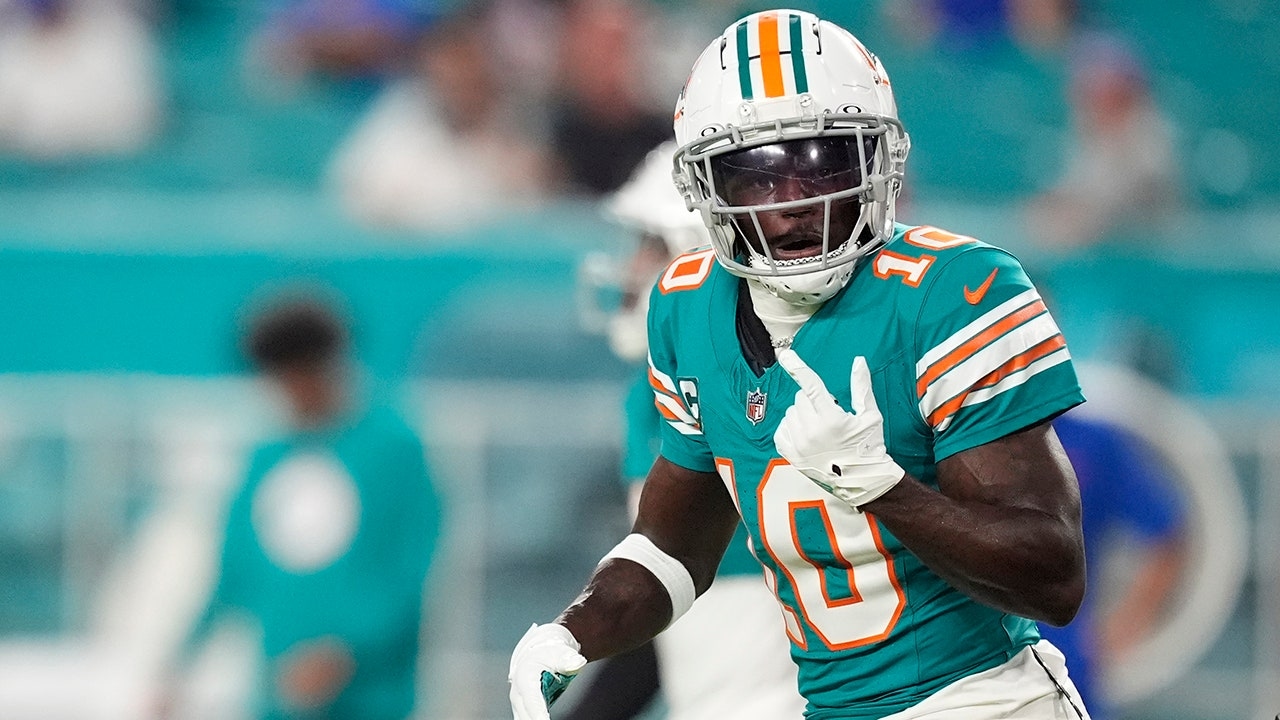 Randy Moss says Tyreek Hill is 'nowhere all-time' in NFL wide receiver rankings discussion