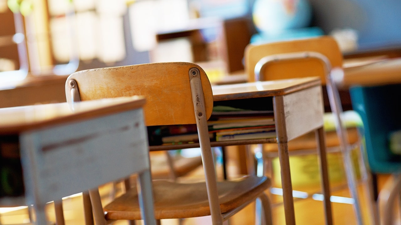 Chicago Public Schools agrees to pay feds back $1 million over misallocated grants