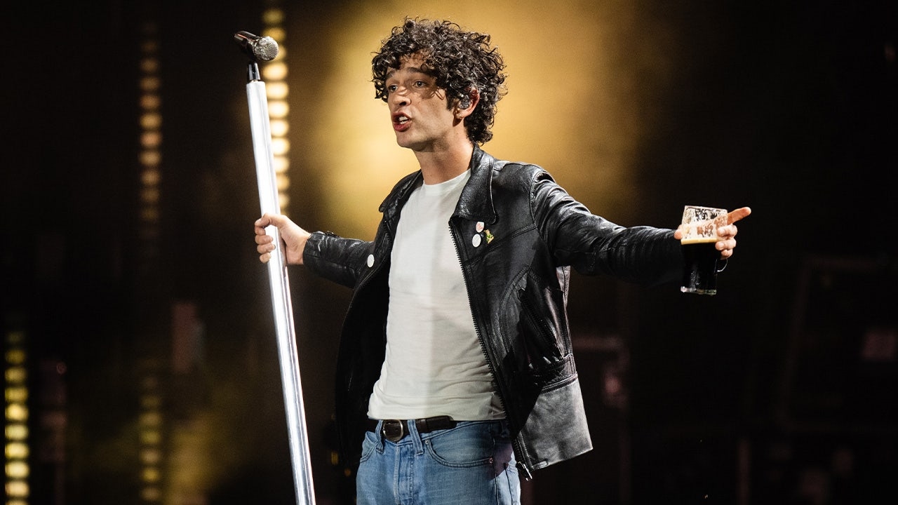 Anti-Trump rock star's vow to ditch politics at shows doesn't seem to last very long