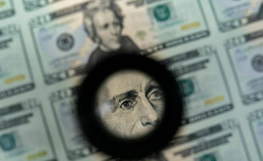 تراجع الدولار لأدنى مستوى في 3 سنوات ونصف بسبب الفائدة
