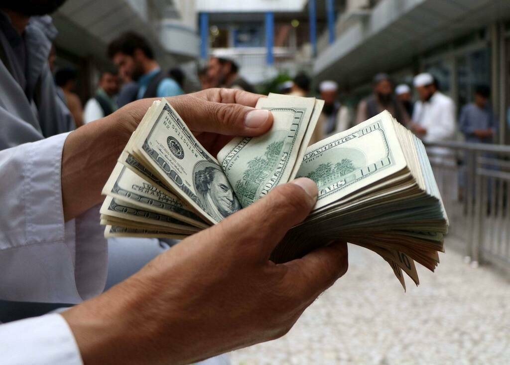 سعر الدولار مقابل الجنيه المصري في 11 بنكاً مع نهاية تعاملات اليوم الخميس