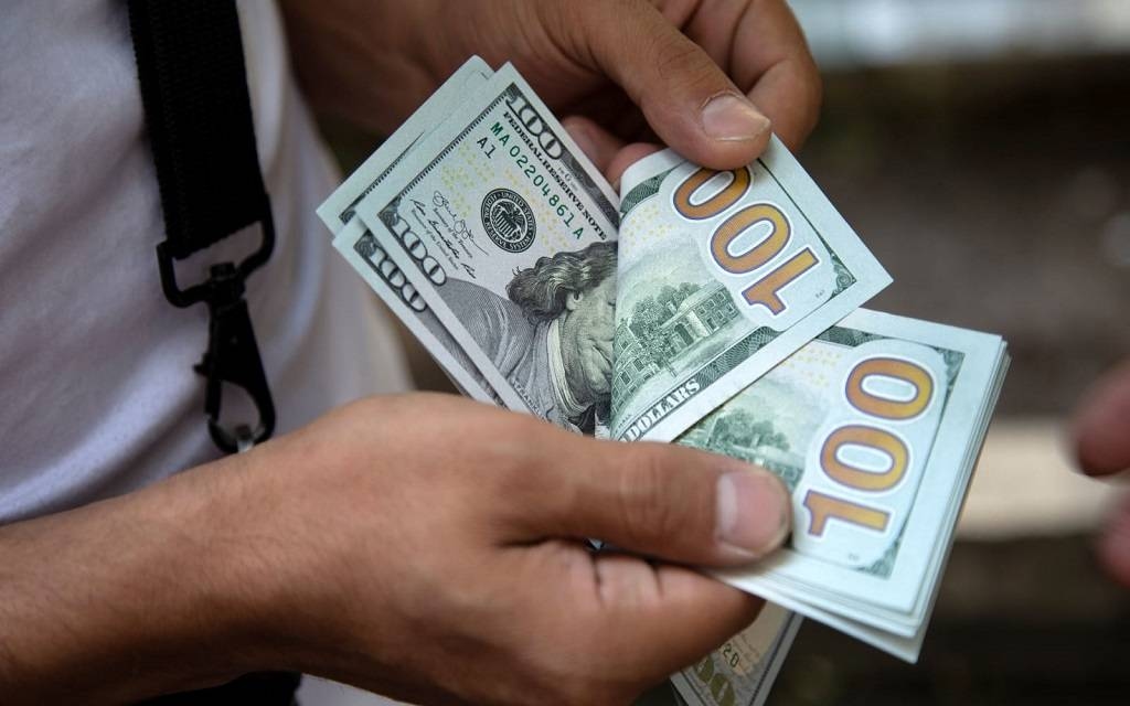 سعر الدولار مقابل الجنيه المصري في البنوك.. الجمعة