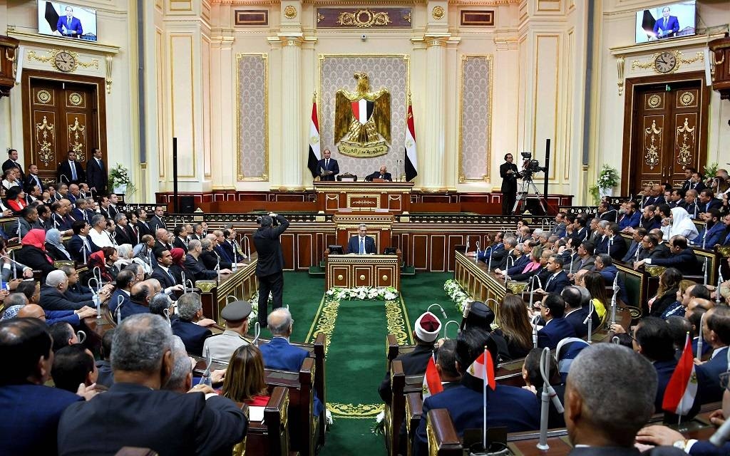 "النواب" المصري يقر تعديلات ضريبية على السجائر لتعزيز الإيرادات