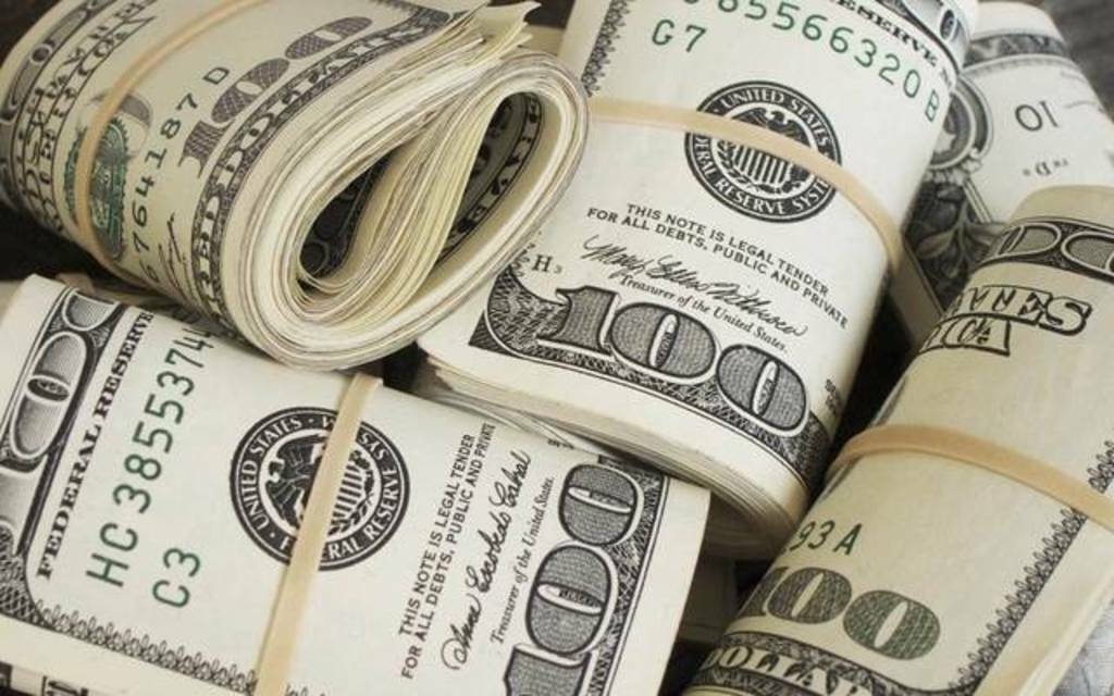 سعر الدولار مقابل الجنيه المصري يتراجع في 11 بنكاً مع نهاية تعاملات اليوم الأحد
