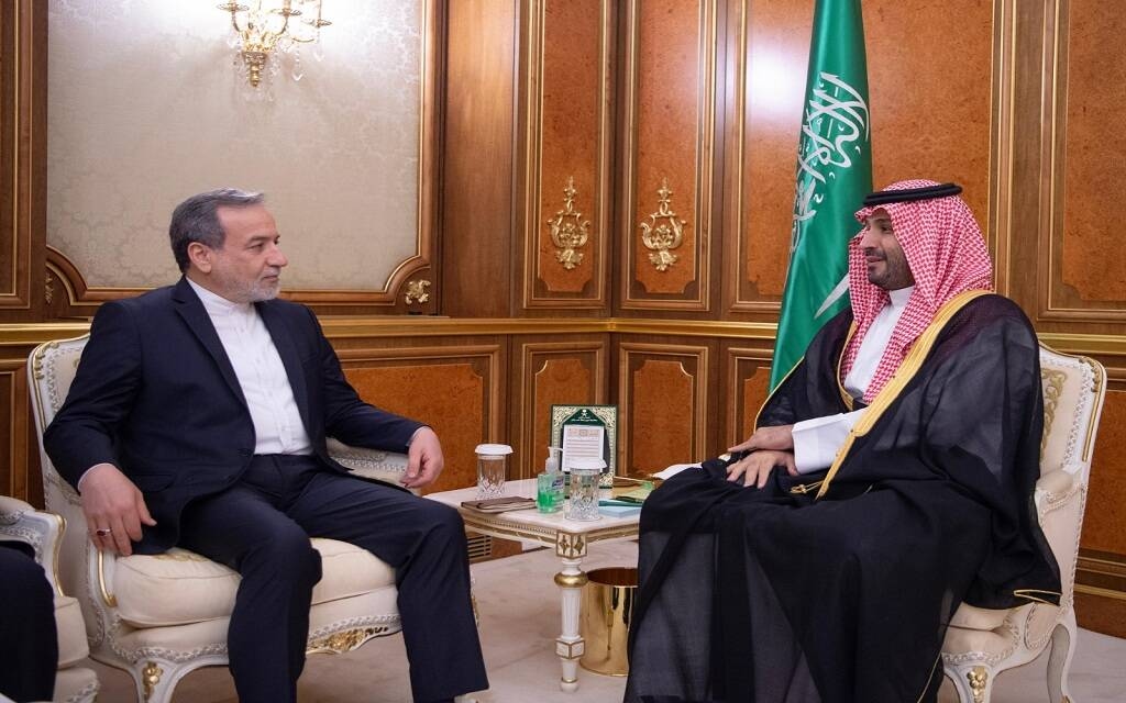 ولي العهد يلتقي وزير خارجية إيران ويؤكد دعم المملكة للحوار والاستقرار الإقليمي