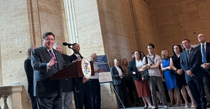 Pritzker's gerrymander jab draws fire