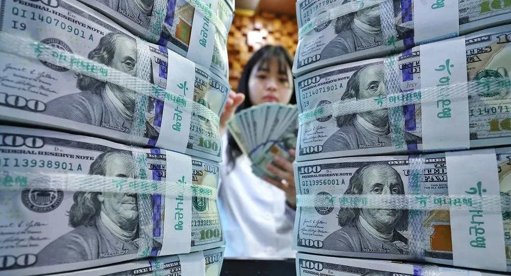 Dollar Eyes Weekly Rise into US-China Trade Talks
