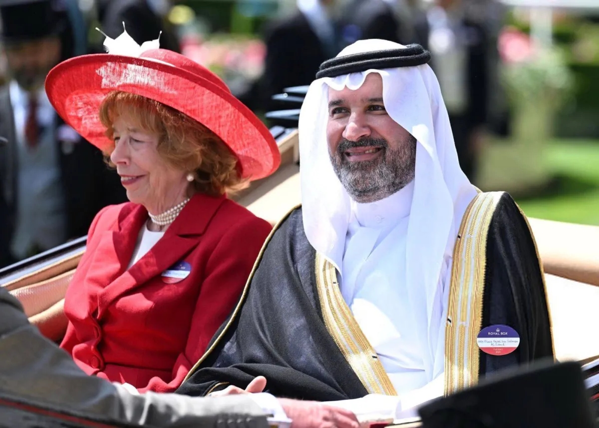 فيصل بن سلمان يشارك الملك تشارلز موكب «رويال أسكوت» في لندن